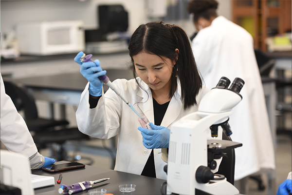 <img src="/media/tamuv/college-of-natural-and-applied-science/images/600X400-9.jpg" alt="students" style="width: 600px; height: 400px;     " />