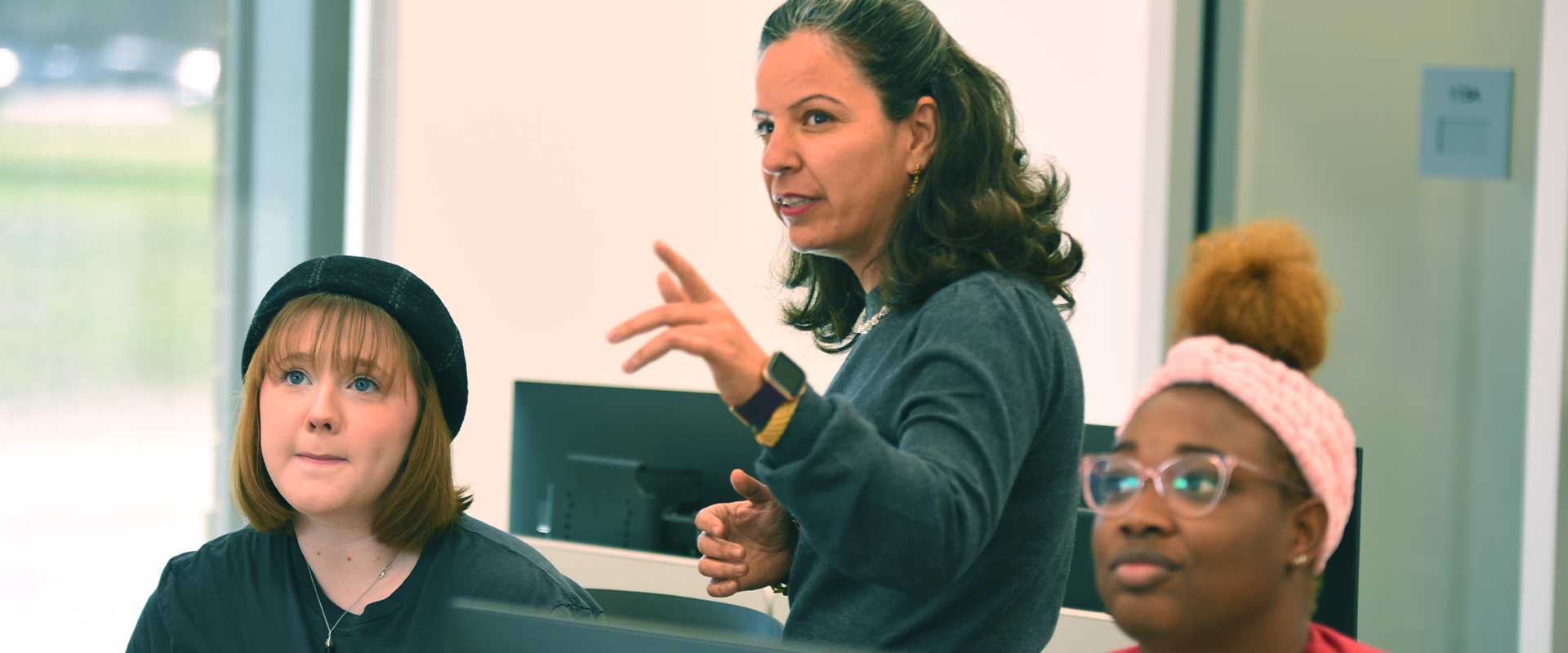 Mai Abo Shakra lecturing students