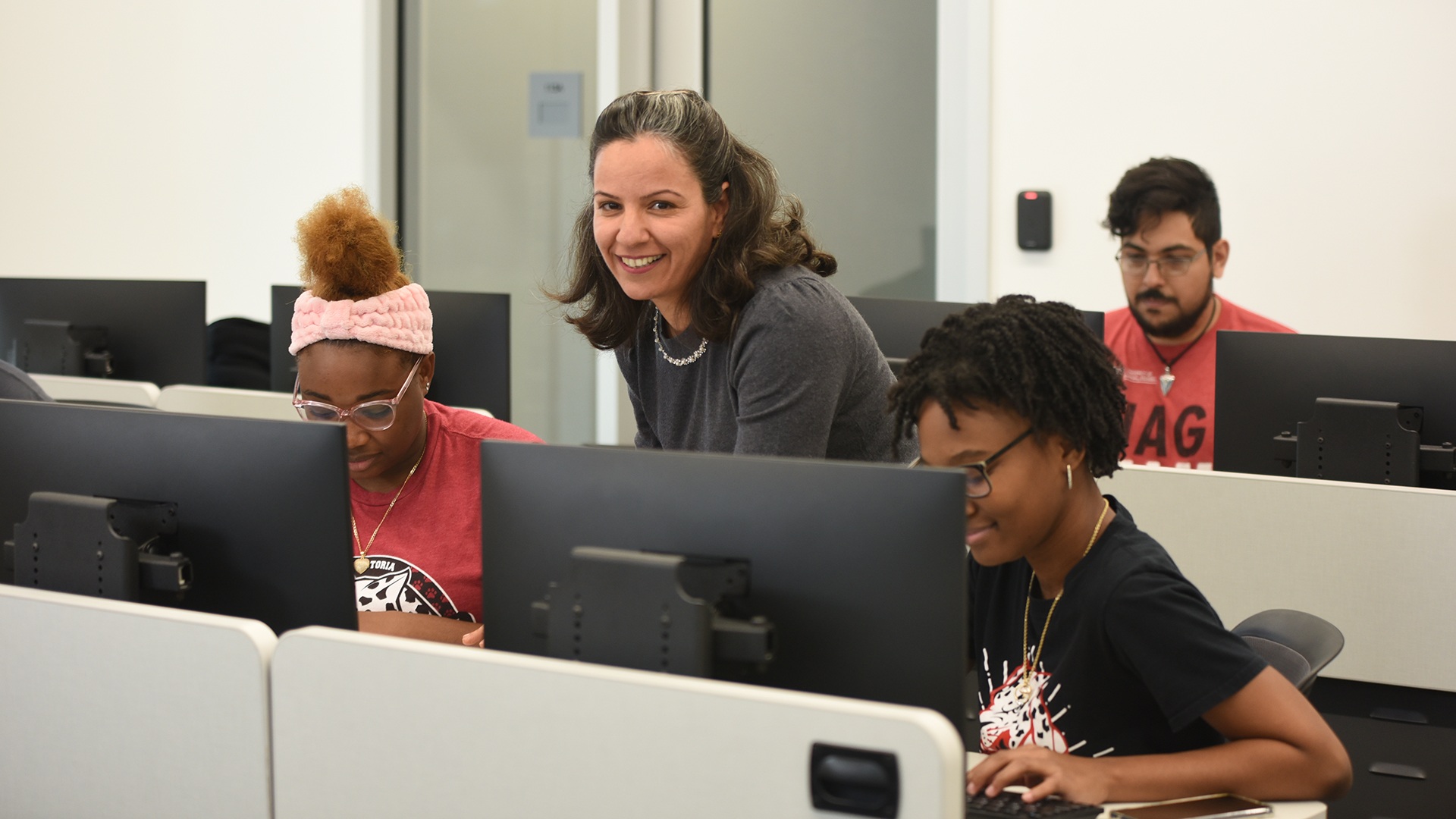<img src="/media/tamuv/college-of-natural-and-applied-science/images/computers-2.jpg" alt="Instructor and students working at computers" style="width: 1920px; height: 1080px;     " />